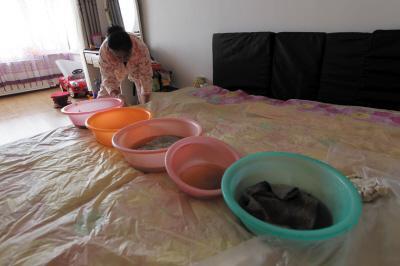 临颍楼上漏水，住户失联，小区没物管，业主维权难！律师来支招……